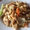 ไก่ผัดเม็ดมะม่วงที่่ลองกันทั้งโต๊ะได้แต่ส่ายหน้า