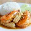 ข้าวราดผัดกระเทียมทะเล ข้าวราดผัดกระเทียมทะเล