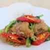 ข้าวราดปลาทอดผัดคึ่นช่าย ข้าวราดปลาทอดผัดคึ่นช่าย