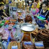 ดำรงค์ ไส้อั่ว หมูทอด น้ำพริกหนุ่ม กาดหลวง เชียงใหม่