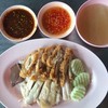 ข้าวมันร้อนๆๆ  ผสมผสานไก่สองอย่างเข้ากันอย่างลงตัวจ้า ราคา 50 - 60 บาทค่ะ
