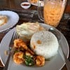 กระเพรากุ้งรสชาดกำลังดี ไม่ใส่อย่างอื่นมาปนด้วย