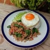 ข้าวกะเพราเนื้อสับ-ไข่ดาว