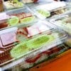 ข้าวมันไก่ ข้าวหมูแดง ธรรมดา 25฿ พิเศษ 30฿