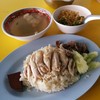 ข้าวหอม ไก่ตอนเนื้อนุ่ม เสิร์ฟพร้อมน้ำซุปราชาติกลมกล่อม 