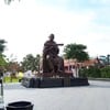 รูปปั้น สมเด็จพระพุฒาจารย์โต ริมแม่น้ำ