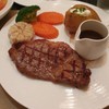 สั่งแบบ medium well ไม่ เหนียว เลย! มันเนื้อที่กริลมา juicy และกรอบนอกนุ่มในดี ม