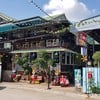 ร้านตกแต่งน่ารัก มีที่จอดรถเยอะด้วย