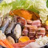 มีไอศรีม น้ำปั่นและของชำของใช้ต่างขายค่ะ