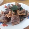 สามชั้นสไลด์ทอดใบมะกรูด