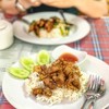 ข้าวหมูกรอบทอดกระเทียม