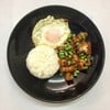 พริกแกงหมูกรอบไข่ดาว