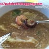 สอบผ่านอยู่ชามเดียว น้ำซุปรสกลมกล่อม ใส่เนื้อไก่ เห็ดหอม กุ้ง และหน่อไม้

