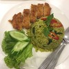 ข้าวผัดแกงเขียวหวานไก่กรอบ