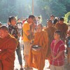 พระขึ้นมาจากแพพอดี