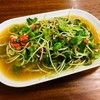 ผัดไฟแดงต้นอ่อนทานตะวัน