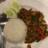 กะเพราหมูสับราดข้าว