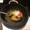 Miso soup ที่ใส่ king crab, crab dashi และสาหร่าย เป็นการยกระดับอีกขั้นของ miso