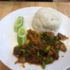 ข้าวราดหมูผัดพริกแกง