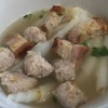 ก๋วยจั๊บนำ้ใสหมูกรอบหมูสับ