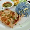 ข้าวผัดดอกอัญชัน ข้าวผัดดอกอัญชัน