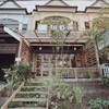 ร้านพอดีปลูกผักสมุนไพรหน้าร้าน 