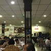ร้านเก่าแก่ ดูได้จากป้ายสีแดงน้านนน
