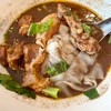 เส้นใหญ่หมูตุ๋น