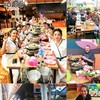 แม่มณีหมูกระทะ ตั้งอยู่ OTOPMARKET Patong หรือตรงข้ามกับโรงแรมแกรนด์เมอร์เคียว