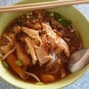 น้ำซุปอร่อยมากแทบไม่ต้องปรุง รสชาติดี ได้เยอะ ร้านบรรยากาศดีเย็นสบาย ข้าวขาหมูกั