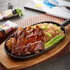 ข้าวผัดกระเทียมซี่โครงหมูย่าง ข้าวผัดกระเทียมซี่โครงหมูย่าง