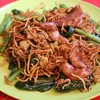 ราดหน้ายอดผัก สูตร 40 ปี ศาลเจ้าพ่อเสือ
