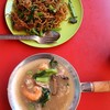ราดหน้ายอดผัก สูตร 40 ปี ศาลเจ้าพ่อเสือ