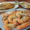 ปลากะพงทอดน้ำปลา ฿290, กุ้งเผา ฿580 ( 1 กิโล)