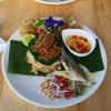 เครื่องอลังการ คำแรกแปลกๆ คำต่อๆมาเริ่มอร่อยจนคำสุดท้าย 555