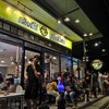 คนรอค่อนข้างเยอะ แต่ทางร้านมีระบบการจัดการคิวที่ดี