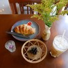 กาแฟสด กับครัวซองท์ของเด็ดร้าน
