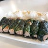 หมูชิ้นโตห่อใบชะพลูย่างกับเส้นหมี่