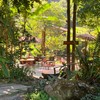 ภายในร้าน วิวข้างลำธาร
