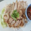ข้าวมันไก่ต้มผสมหมูกรอบพิเศษ