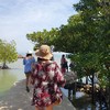 กำลังเดินทางขึ้นเรือครับ
