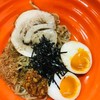 เส้นหนึบอร่อย น้ำซอสนัวมาก เข้ากันกับไข่เยิ้มและหมูชาชู