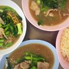 ราดหน้ายอดผัก สูตร 40 ปี ศาลเจ้าพ่อเสือ