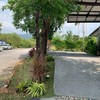 บริเวณที่จอดรถและทางเดินเข้ารร.
