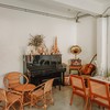 ห้องดนตรีชิลล์ๆ มีทั้งเปียโน กีต้าร์ 
บางวันก็เปิดแผ่นเสียงคลาสสิคด้วย

