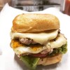 Burger หมู เพิ่มหมู เพิ่มชีสสองแผ่น