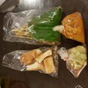 ชุด 10 ไม้ (60 บาท) + ขนมปัง 1 แผ่น (10 บาท)