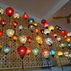 โคมไฟจากประเทศเวียดนาม เป็นของสะสมที่เจ้าของร้านชื่นชอบ เอามาโชว์ให้ลค.ใด้ชม