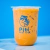 ชายไทย หรือชาเย็นนั่นเอง หอมกลิ่นชาสุดๆ ที่ร้านจะชักชา และชงแก้วต่อแก้ว 