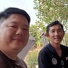 คุณนุเจ้าของไร่ ขวามือ